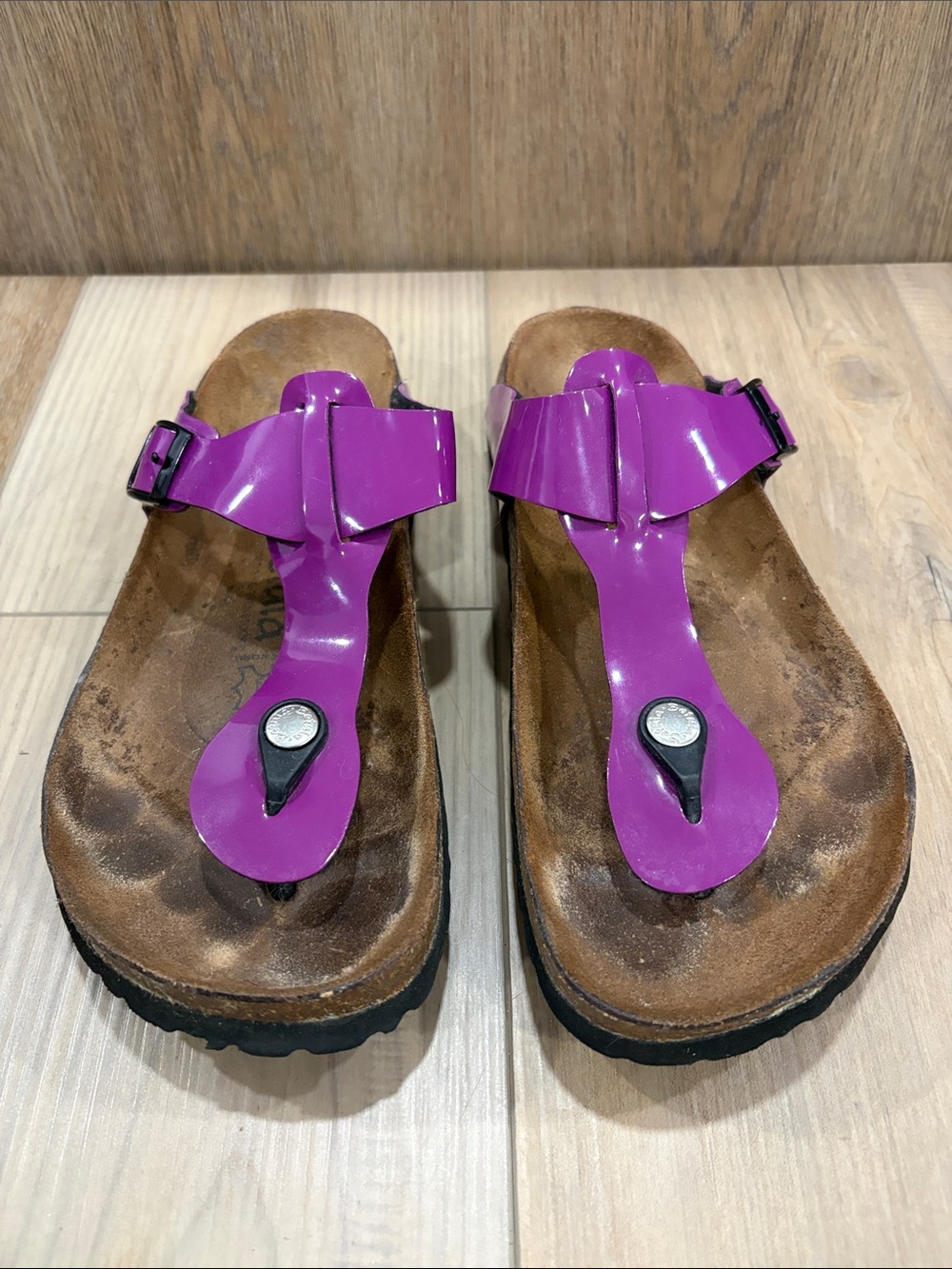 Betula by Birkenstock Purple Patent Shiny Thong Sandals Gizeh Buckle 39 Wide